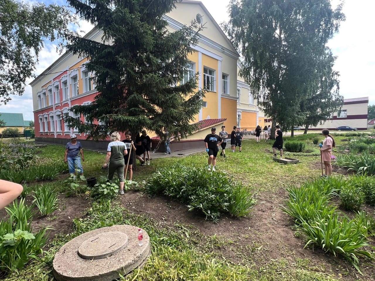 Работа лагеря труда и отдыха в самом разгаре!.