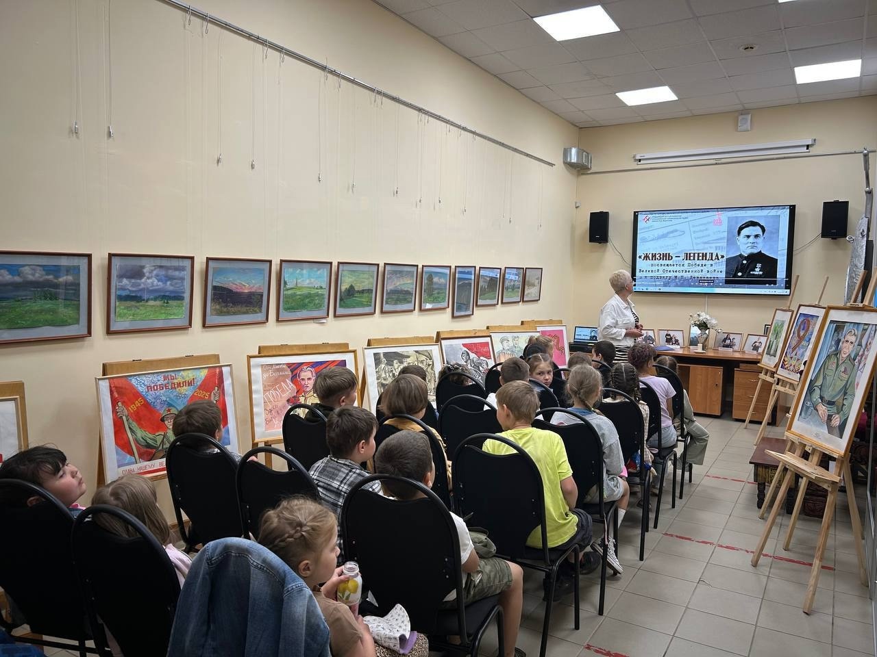 Ребята из пришкольного лагеря «Солнышко» посетили Инсарский Историко- краеведческий музей, в котором познакомились героической судьбой М.П.Девятаева..