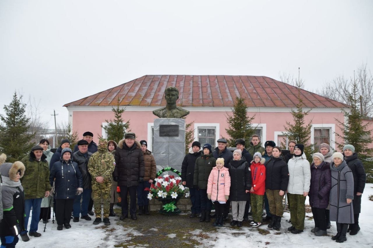 Память о герое живёт!.