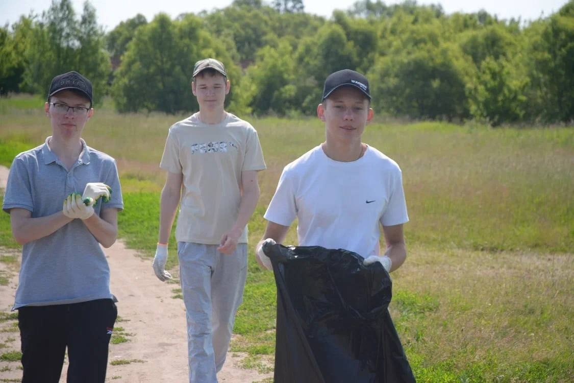 В рамках основного направления деятельности РДДМ «Экология и охрана природы» учащиеся пришкольного лагеря «Умник» совершили велопробег на берег реки Исса. Школьники приняли активное участие в экологической акции «Чистый берег».